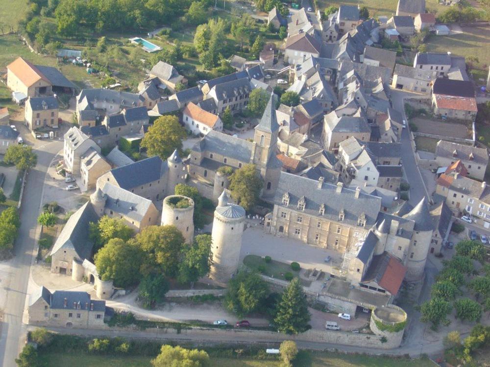 Maison Avec Veranda Proche Du Centre Ville Rignac  Exterior foto
